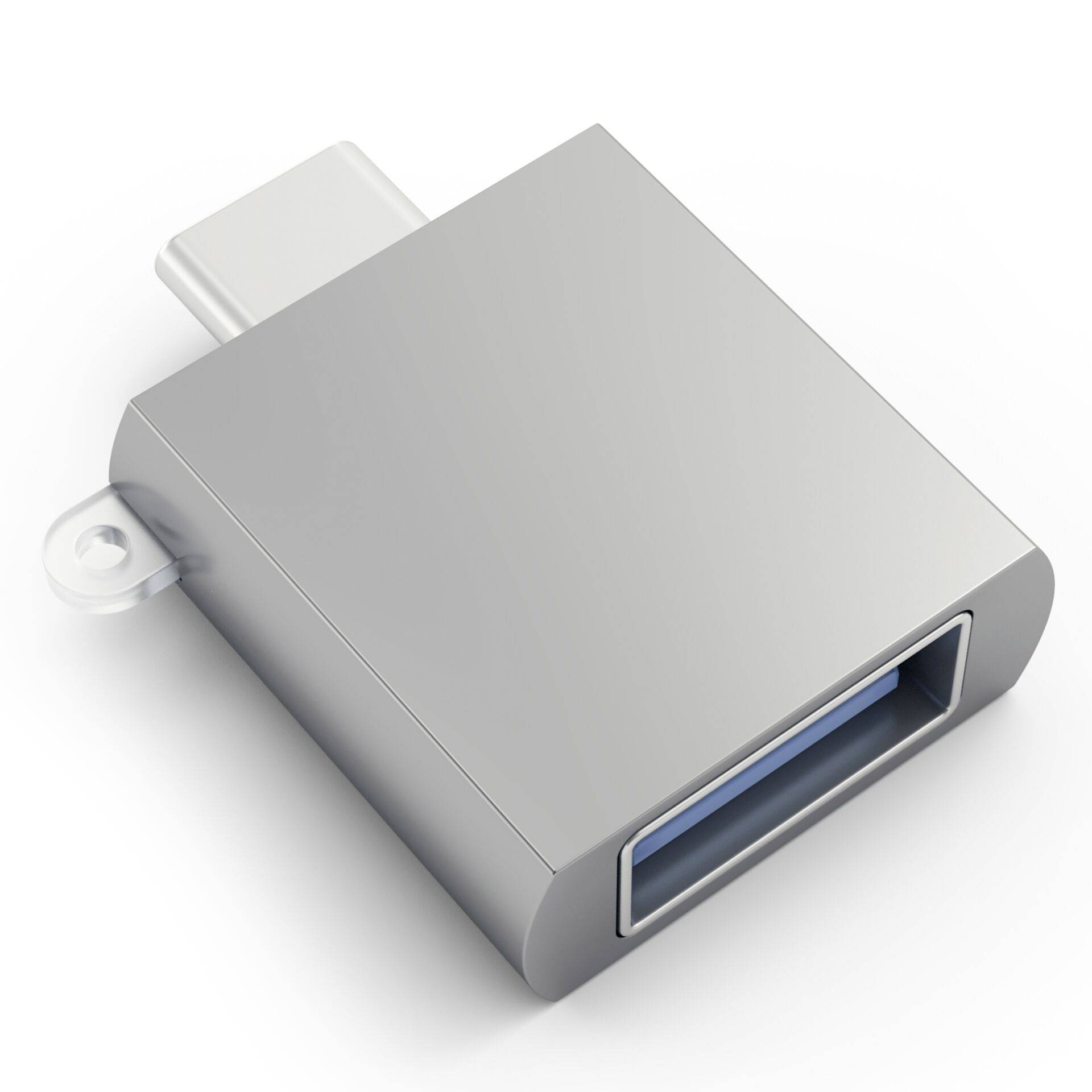 En sølvfarvet USB-C til USB-A adapter med en metallisk finish, som muliggør tilslutning af USB-A-enheder til USB-C-porte.