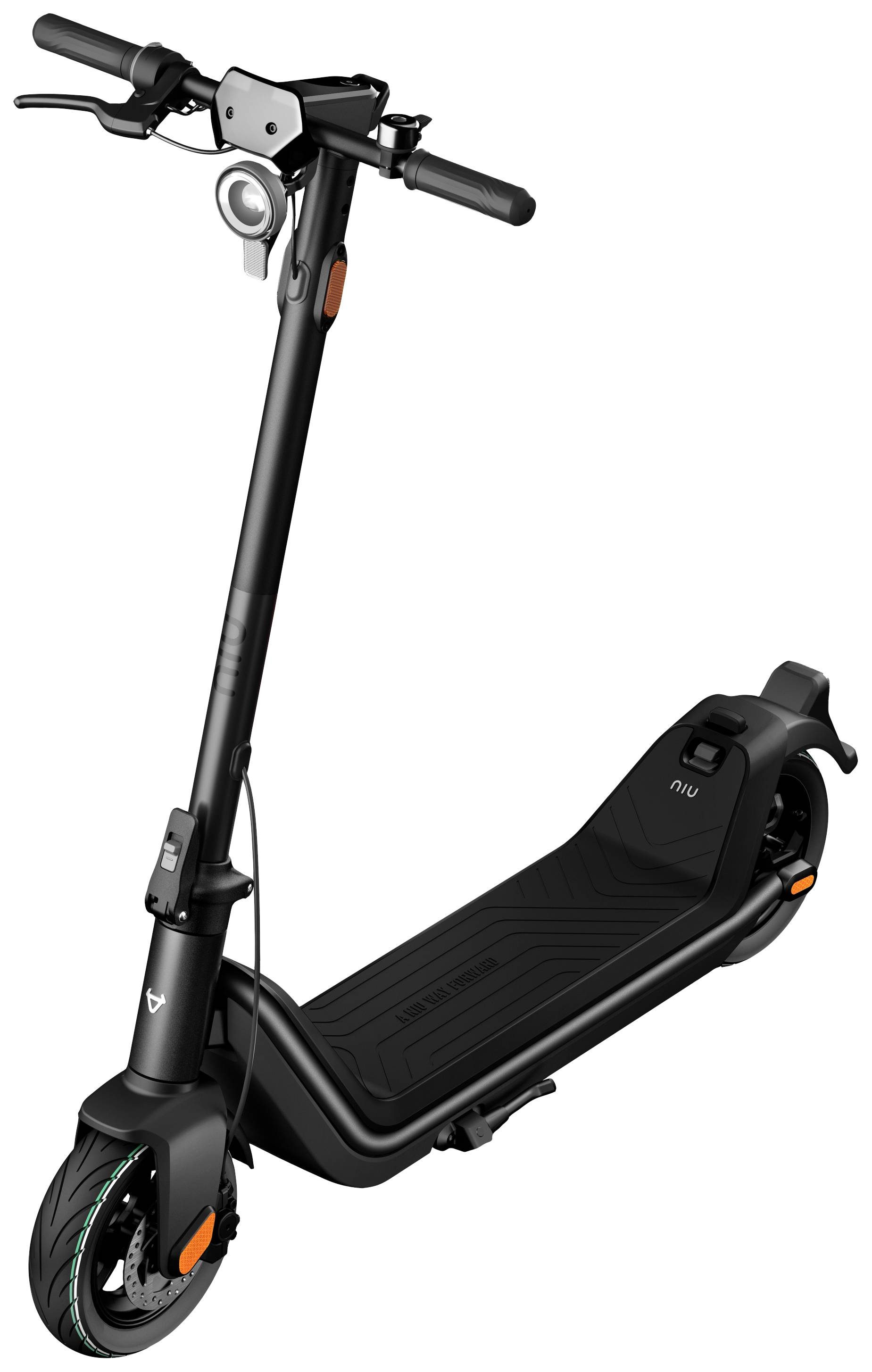 Elektrisk scooter med sort stel og grønne dæk, styr med display og ringeklokke; moderne design til bybrug.