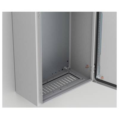Åben metalskab med ventilationsåbninger i bunden, egnet til montering af teknisk udstyr eller elektroniske komponenter.