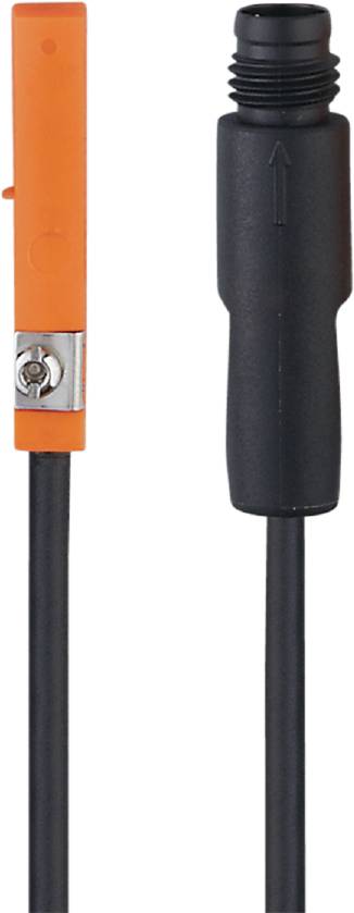 Et orange og et sort kabel løber lodret ved siden af hinanden. Det orange kabel har en sølvfarvet klemme.