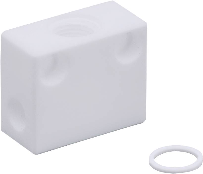 En hvid, rektangulær, fast plastikblok med afrundede kanter. Ved siden af ligger en lille, hvid gummiring.
