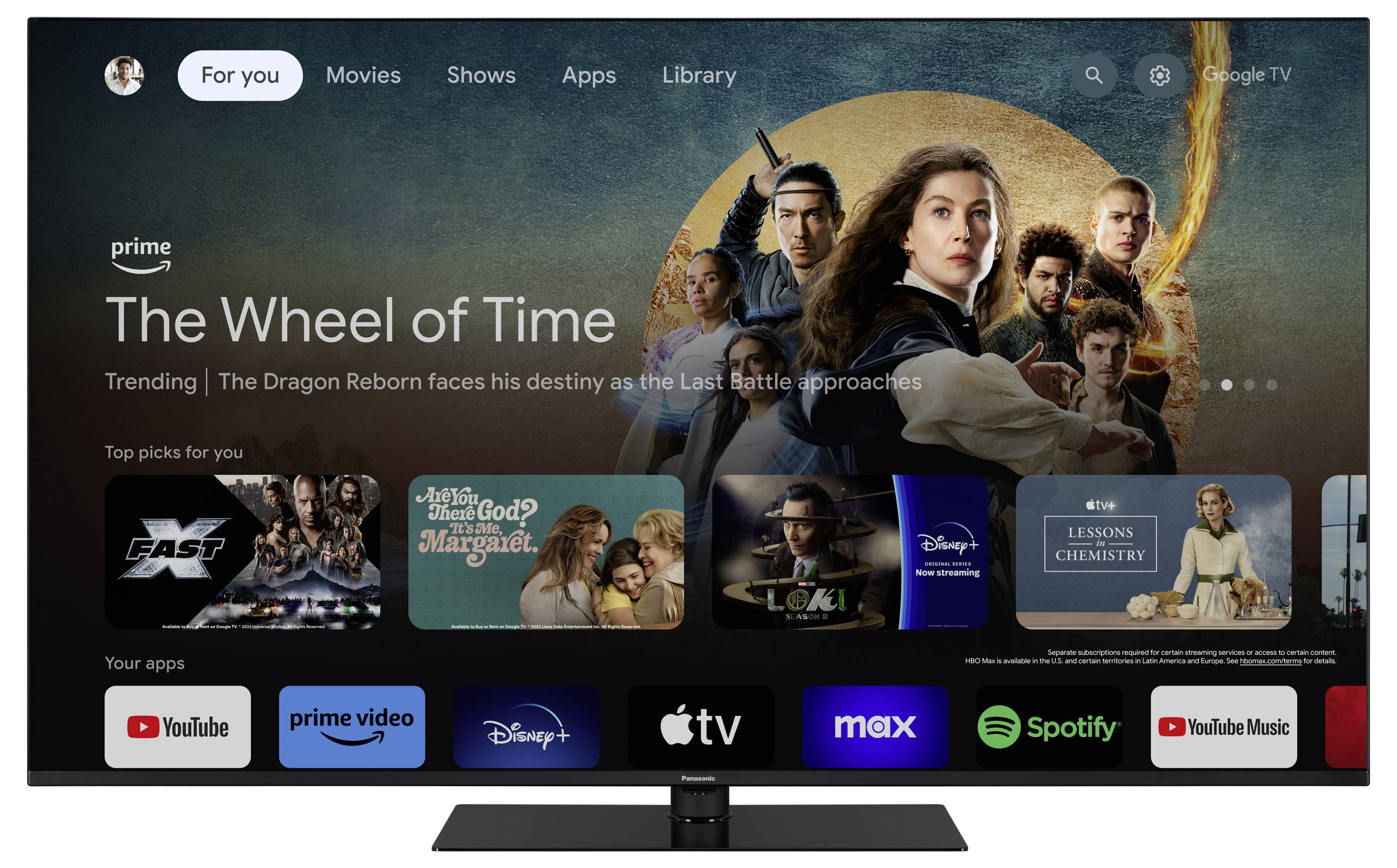 En tv viser brugerfladen for en streamingtjeneste med 'The Wheel of Time' som fremhævet serie, omgivet af yderligere app-ikoner.