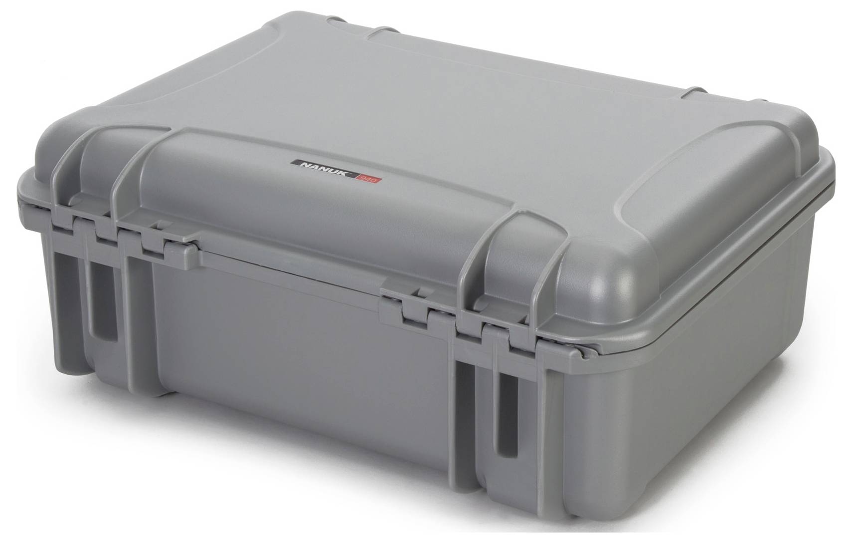 Grå, rektangulær, robust plastikkasse med tryklåse og afrundede kanter, placeret på en hvid baggrund.