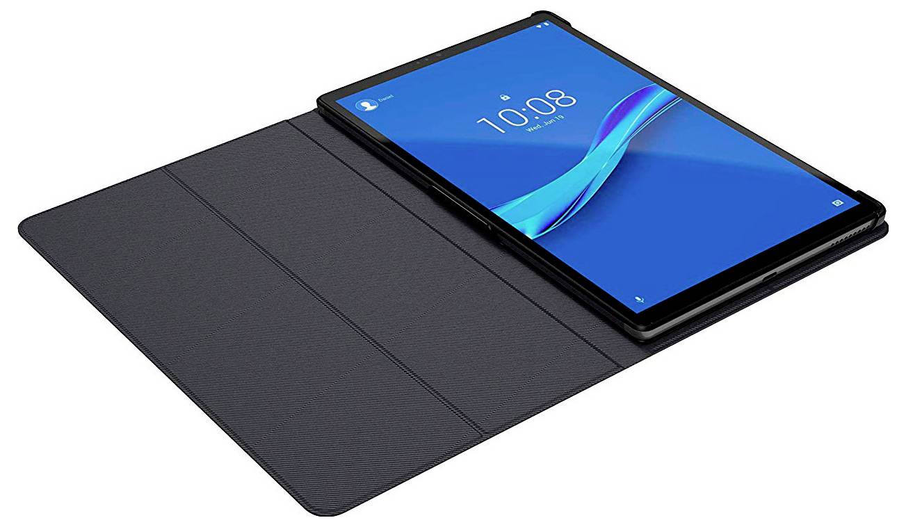 En tablet med en blå skærm, der viser '10:08', hviler i en sort, åben folioetui.