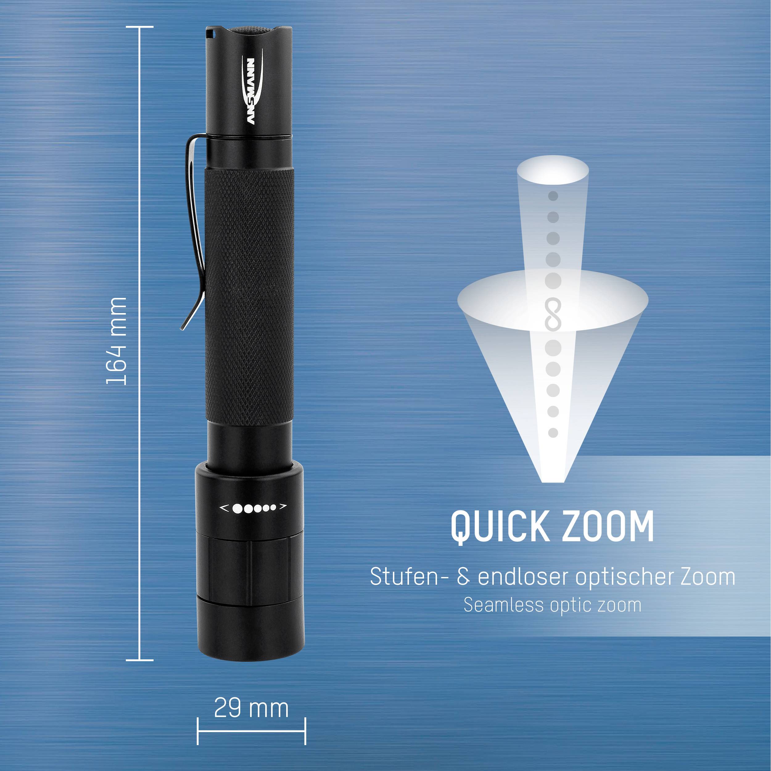 Sort lommelygte med clip på blå baggrund. Tekst: '164 mm højde, 29 mm diameter', 'HURTIG ZOOM: Trinvis & ubegrænset optisk zoom'.