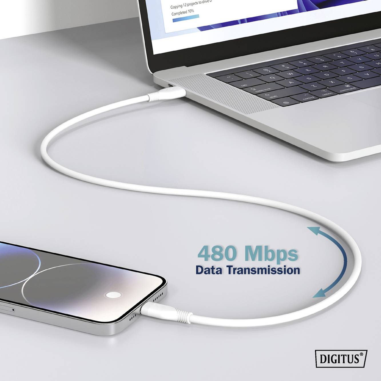 En smartphone er forbundet med en bærbar computer via et hvidt kabel. Teksten viser '480 Mbps dataoverførsel'.