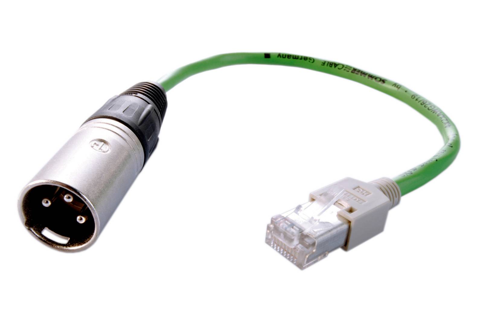 Et kabel med en XLR-stik på den ene side og en RJ45-stik på den anden side, velegnet til lyd- og netværksapplikationer.