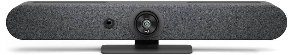 Sort soundbar med integreret kameraobjektiv i midten og stofbeklædt kabinet. Står på et rektangulært stativ.