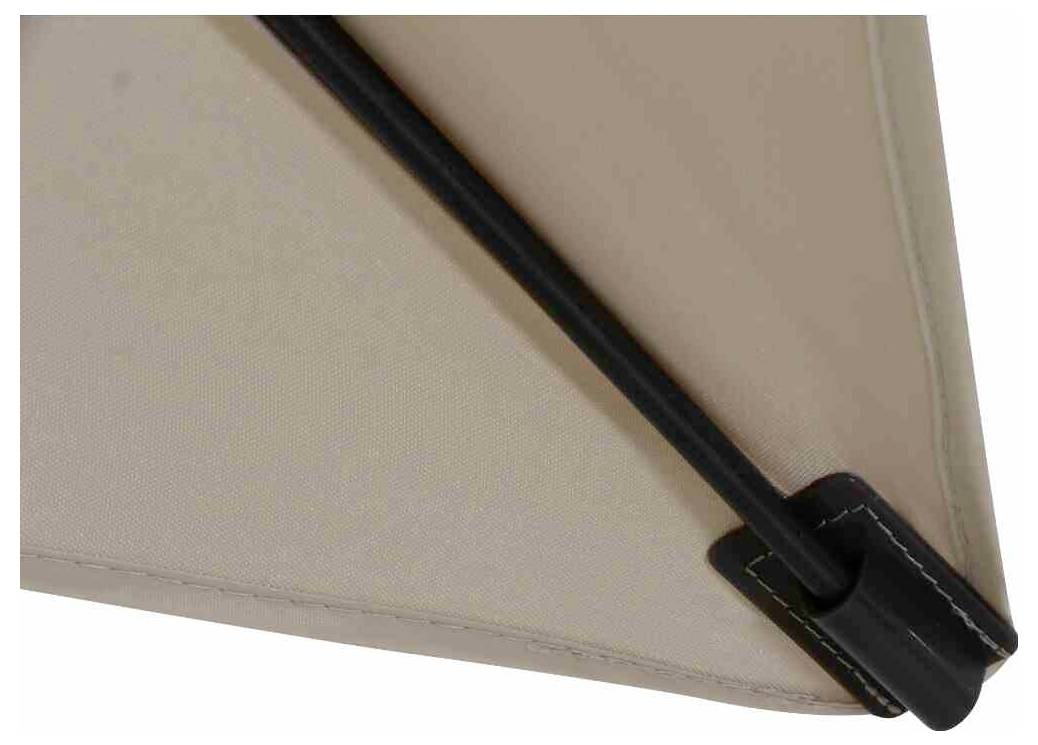 Et rektangulært stykke stof er fastgjort til en sort stang, muligvis en del af en parasol eller et telt, i beige farve.