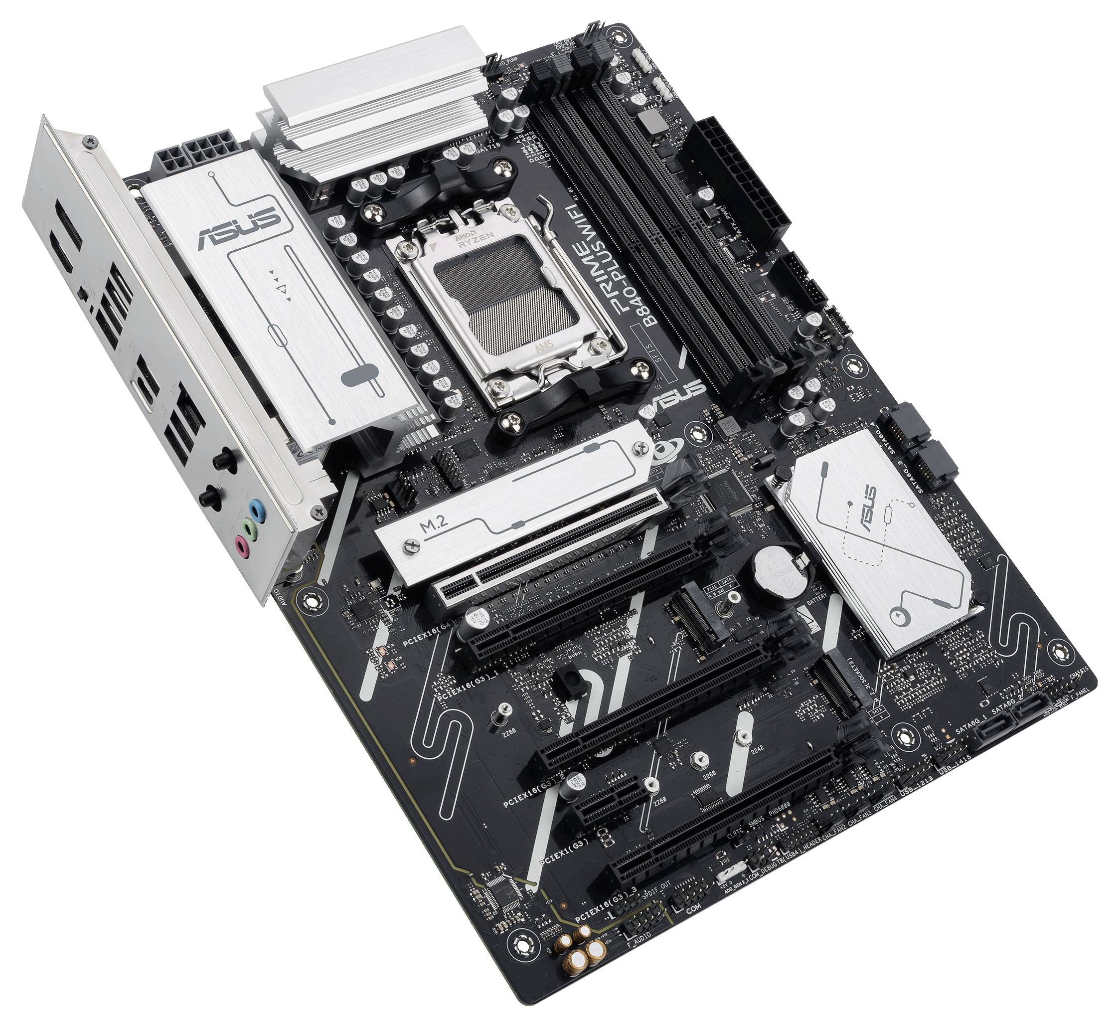 Et computer-bundkort med flere stik og forbindelser, herunder en CPU-sokkel, RAM-stik og en køleplade.