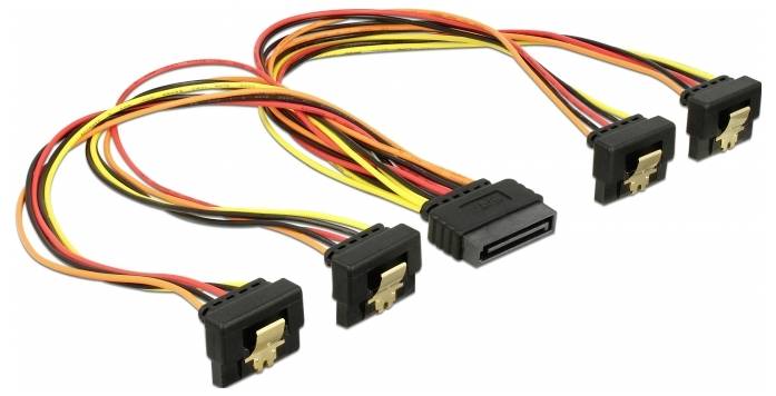 SATA strømkabelfordeler med ét input og fire outputs i sort, rød, gul og orange, til tilslutning af flere enheder.