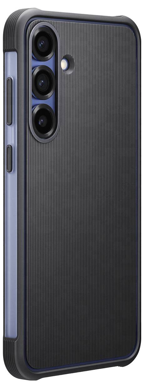 En smartphone-bagside med tre kameralinser og et blitz på et mørkt cover. Designet fremstår robust og funktionelt.