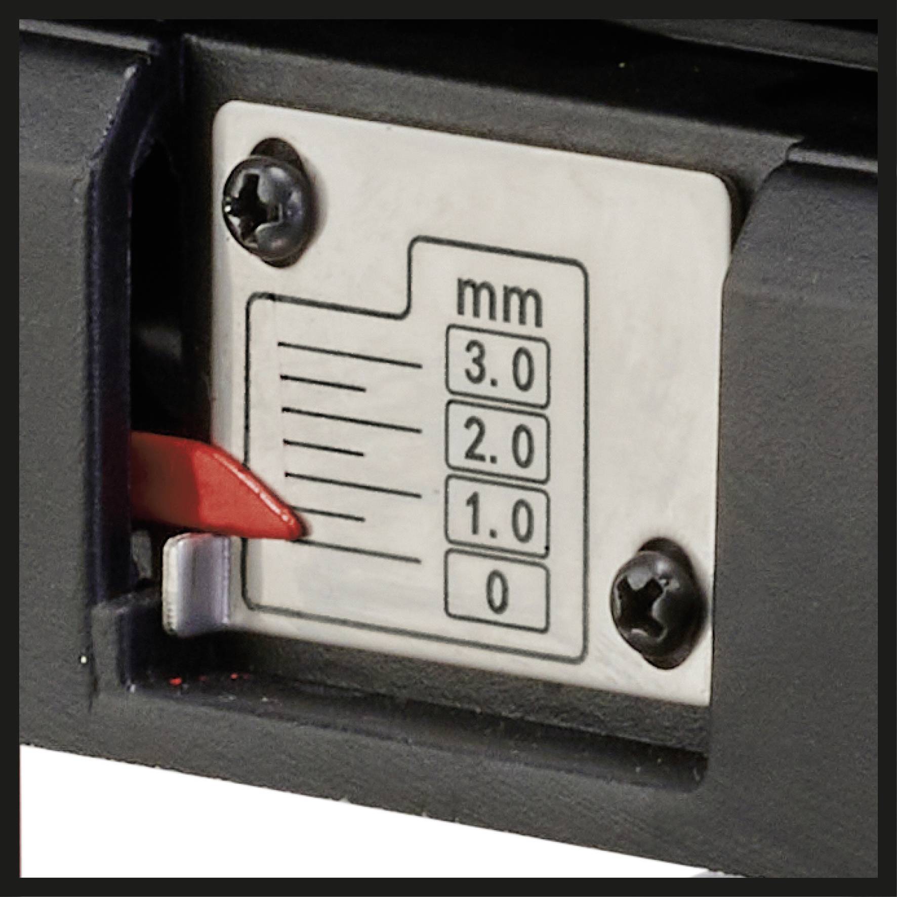En kontakt med millimeterindstillinger fra 0 til 3. Lader til venstre for forskellige dybder.
