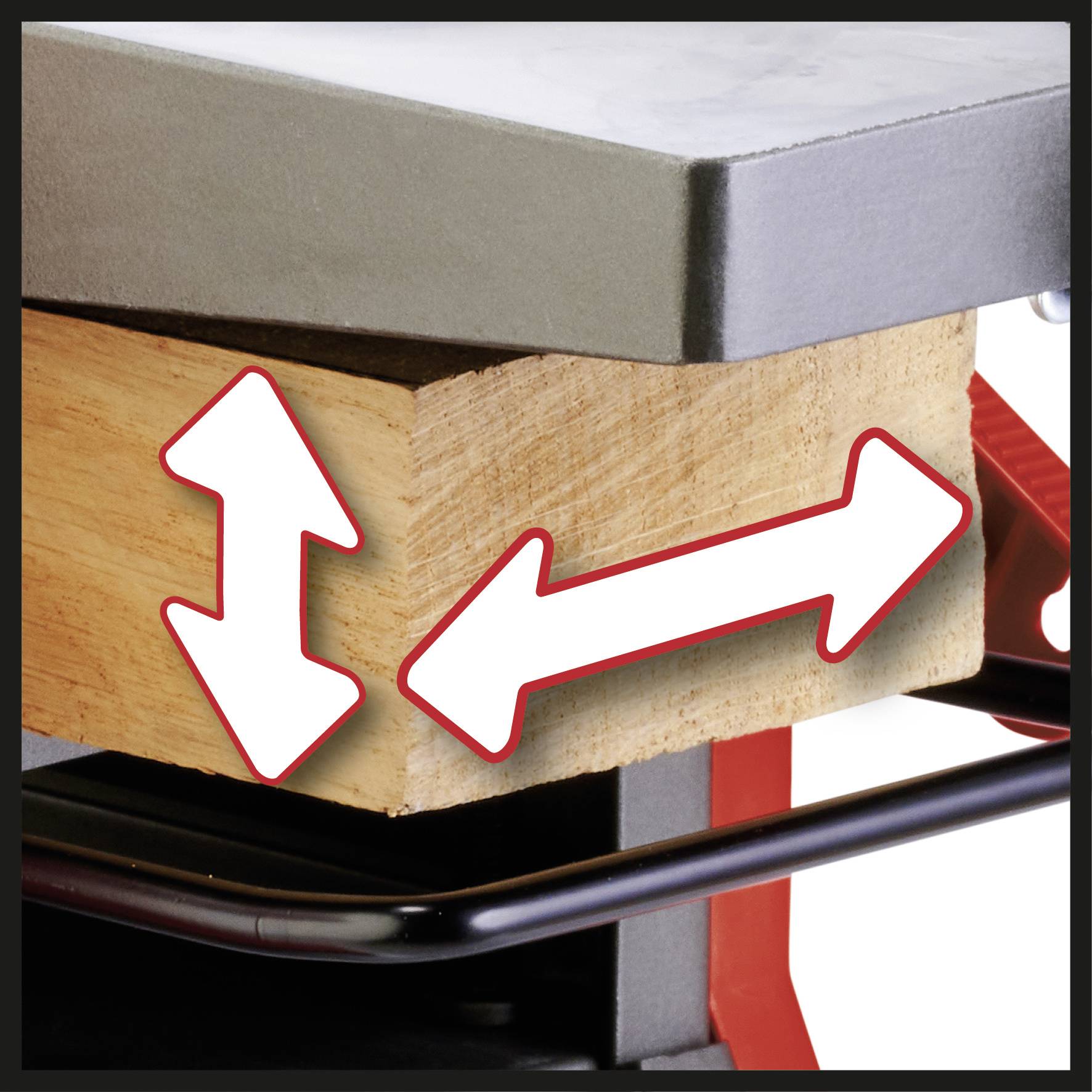 Trästykke mellem metaldelene, med røde dobbeltpile der viser vertikal og horisontal bevægelse, symboliserer ekspansion.