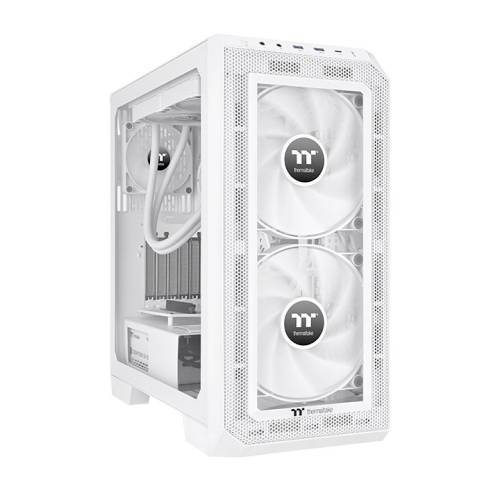 Et hvidt computeretui med store ventilatorer fortil, delvist gennemsigtigt, viser intern hardware.