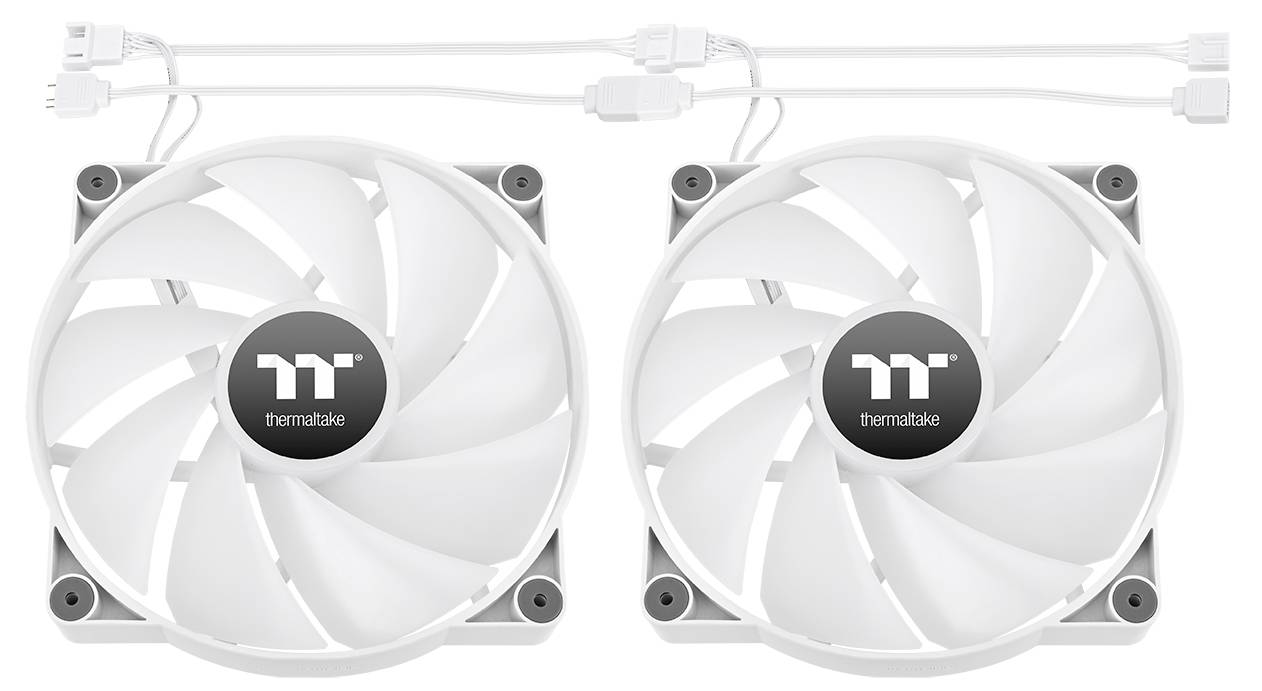 To computerventilatorer i hvid ved siden af hinanden med kabler til tilslutning. Ventilatorerne har et rundt 'TT' logo i midten.