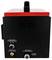 Sort enhed med rødt låg, tilslutning til DC 12V strømforsyning, røg- og olieudgang. Niveauindikator på forsiden.