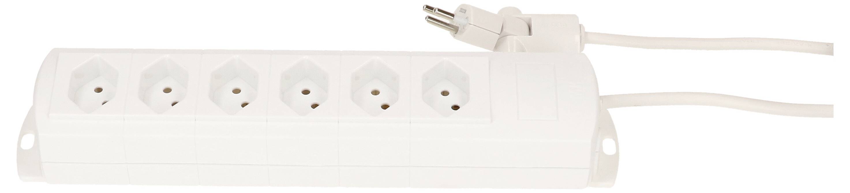 Hvid stikdåse med seks stik og tilsluttet kabel.