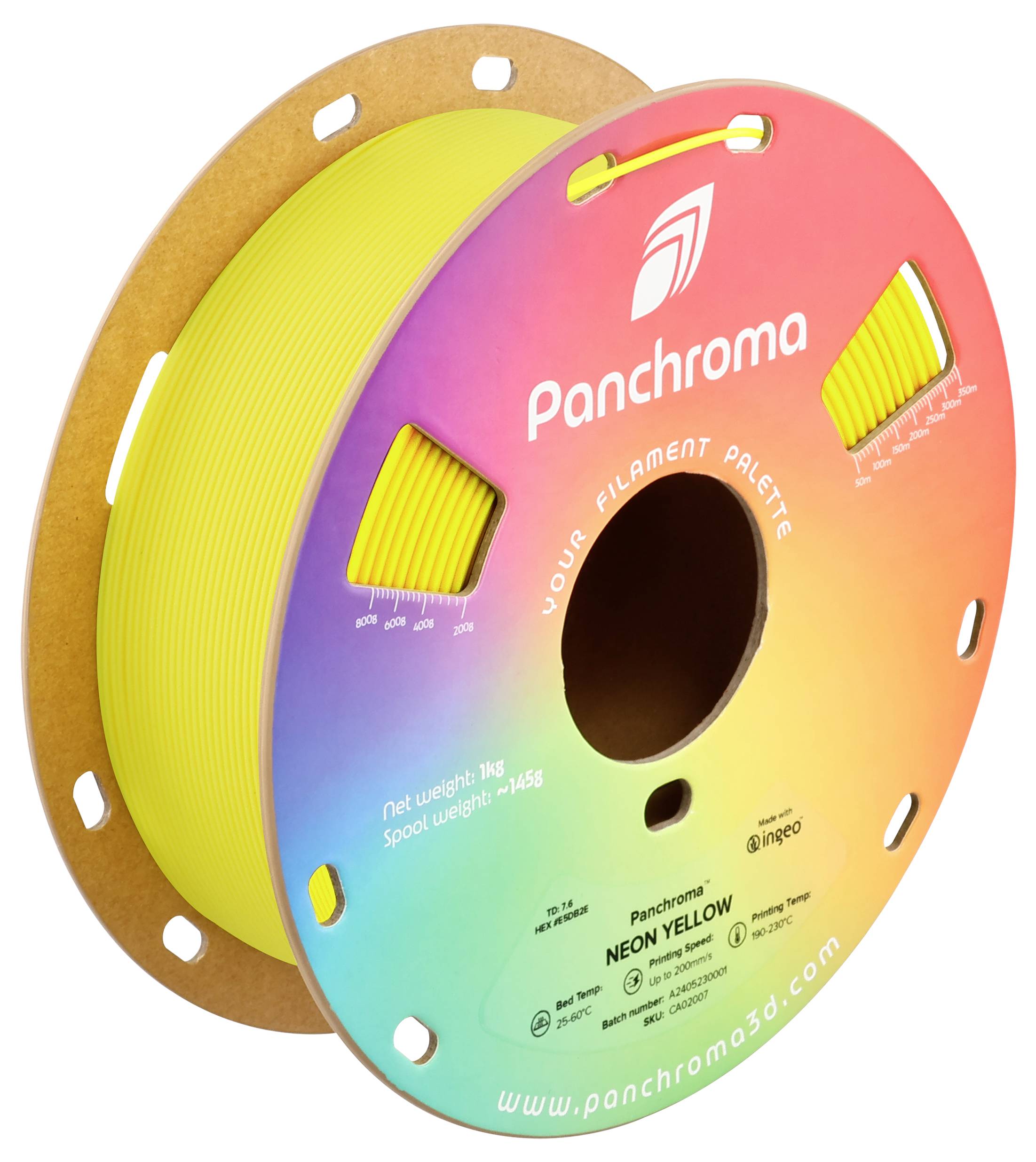 Gul filament-spole med regnbue-etiket fra Panchroma. Indeholder 1 kg, samlet vægt 1,455 kg. Tekst på etiket: 'Panchroma Neon Yellow'.