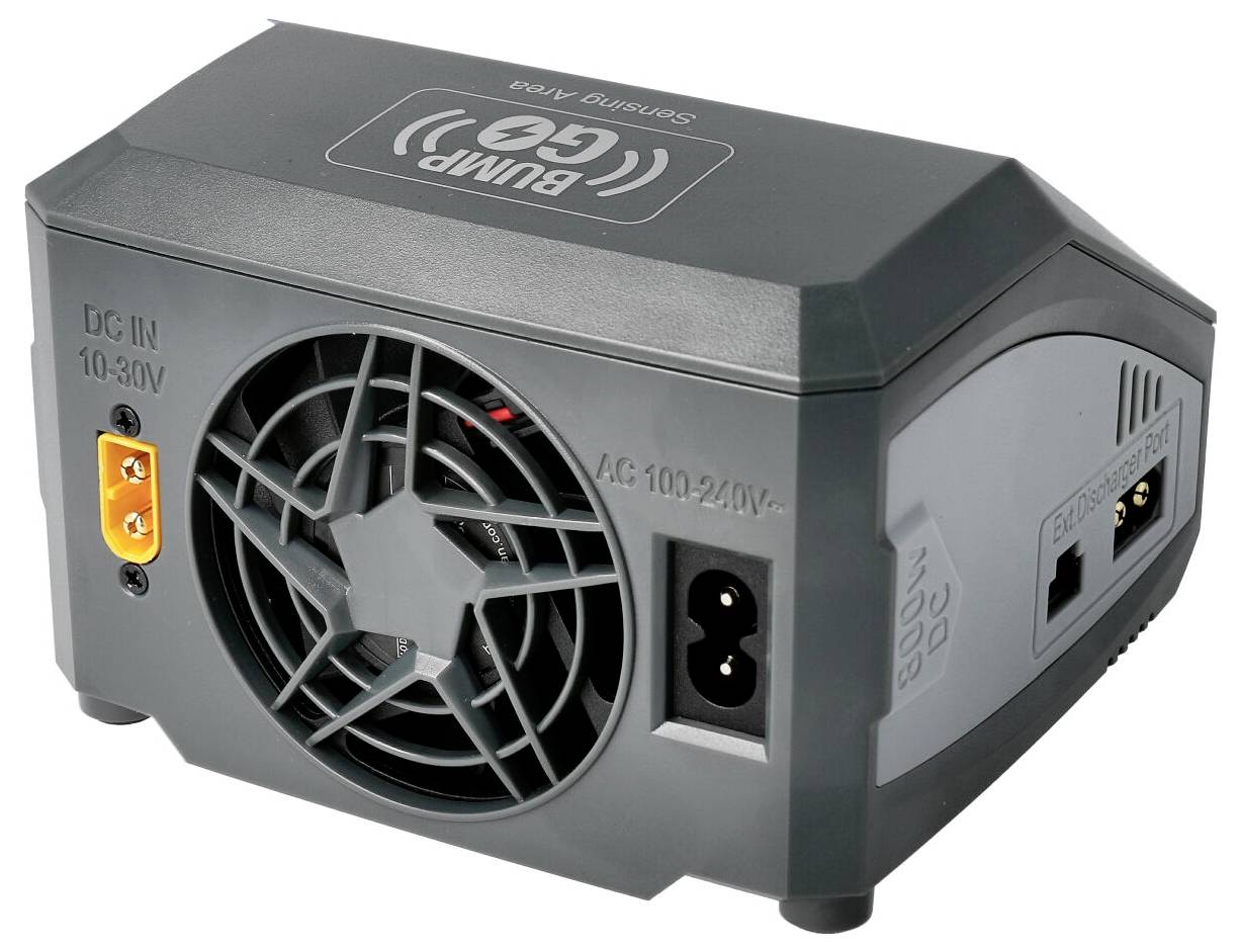 En oplader med flere anslutninger, herunder DC IN 10-30V og AC 100-240V, samt en integreret ventilator til køling.