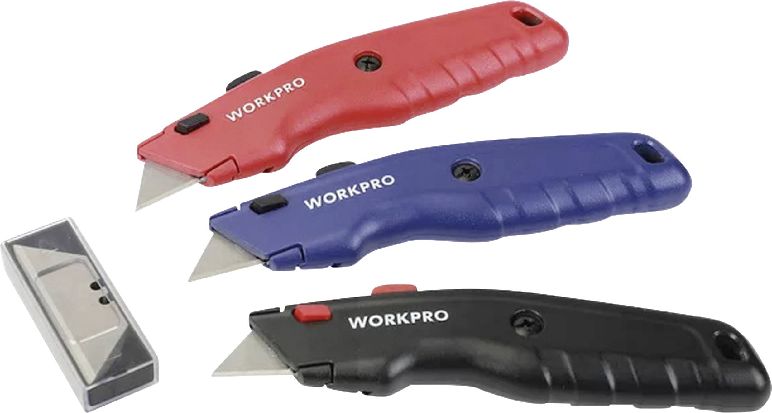 Tre universalknive i rød, blå og sort med etiketten 'WORKPRO', forsynet med indtrækkeligt blad, og ved siden af ligger en pakke med reserveblade.