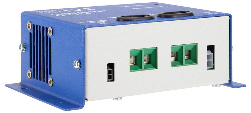 Et rektangulært, blå-hvidt elektronisk apparat med ventilationssprækker, to stikforbindelser og flere tilslutninger på forsiden.