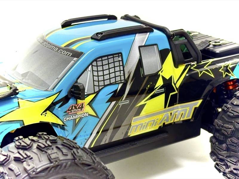 Blå-sort fjernstyret bil med gul stjernegrafik og teksten '4X4 KING CHAMPION MINI AMT' på siden.