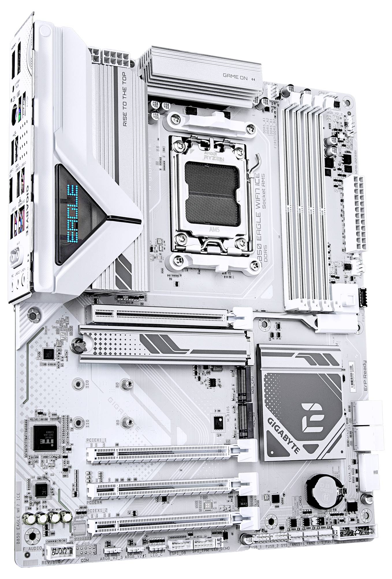 Et hvidt computer-bundkort med flere stik og tilslutninger, egnet til opbygning af en kraftfuld pc.