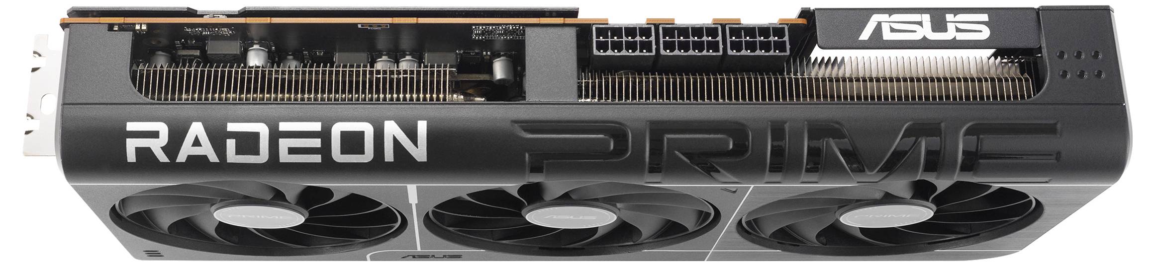 Grafikkort set fra oven med tre blæsere, teksten 'RADEON PRIME' og varemærke; viser tilslutninger og køleribber.