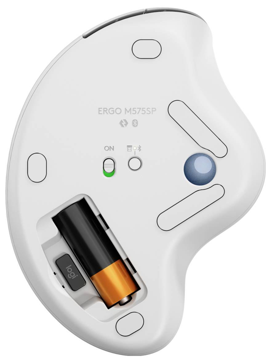 Undersiden af en ergonomisk mus med trackball, tænd/sluk-knap i midten og batterirummet i siden.