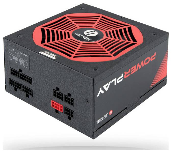 Et sort og rødt computernet med mærkenavnet 'POWERPLAY'. Det har ventilationsåbninger og flere tilslutningsmuligheder.