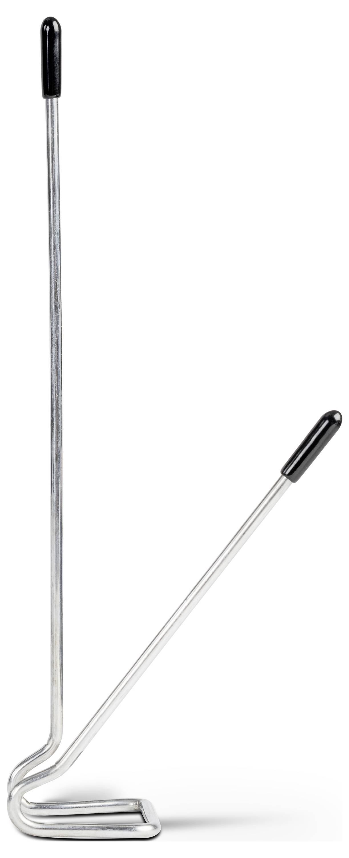 En lang, sølvfarvet skohorn med sort greb. Designet til bekvemt at tage sko på.