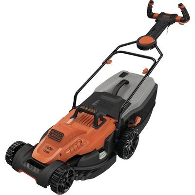 En orange-sort plæneklipper fra Black+Decker, model 38 cm, med ergonomisk håndtag og robuste hjul for nem betjening.