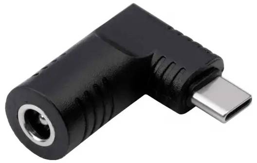 En sort, vinklet USB-C-adapter, der forbinder et USB-C-stik med et audiojack. Ideel til hovedtelefoner.