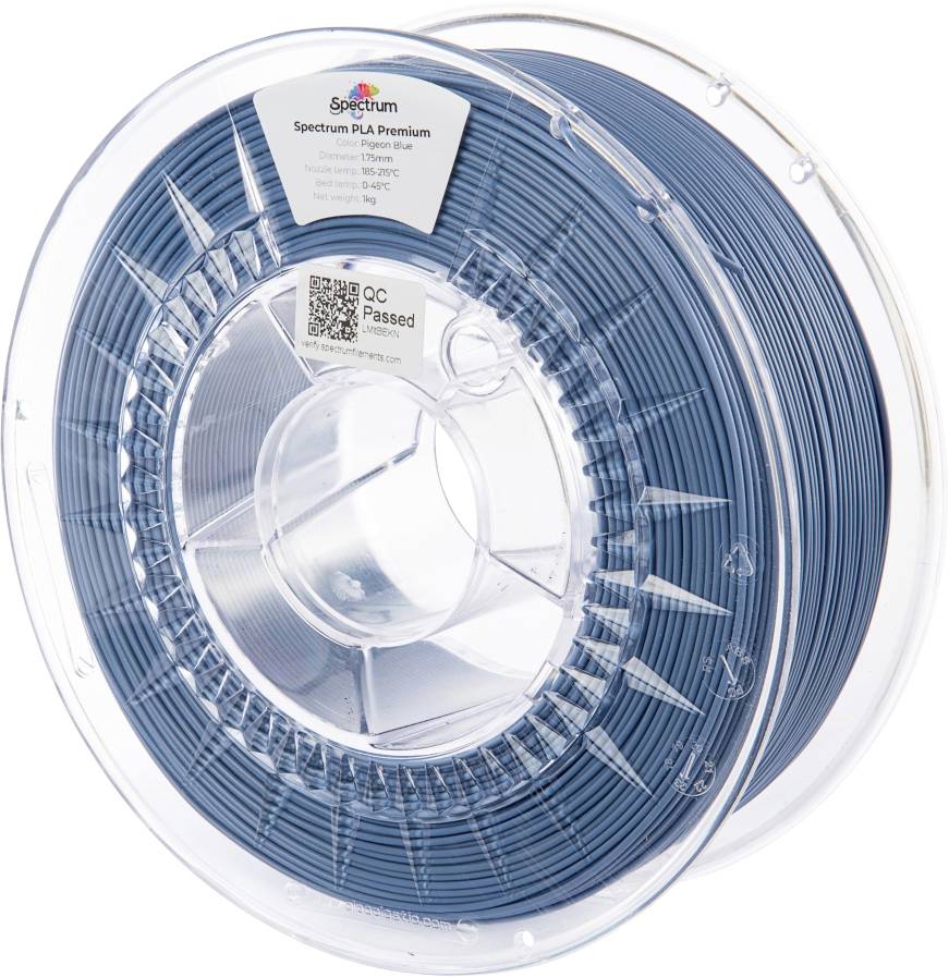 En klar spole indeholdende blåt PLA-filament til 3D-printning. Etiketten viser 'Spectrum PLA Premium', 1,75 mm størrelse, og kvalitetskontrol er godkendt.