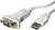 En hvid USB til seriel port adapter med en USB-stik på den ene ende og en 9-pin seriel stik på den anden ende, som bruges til at forbinde enheder.
