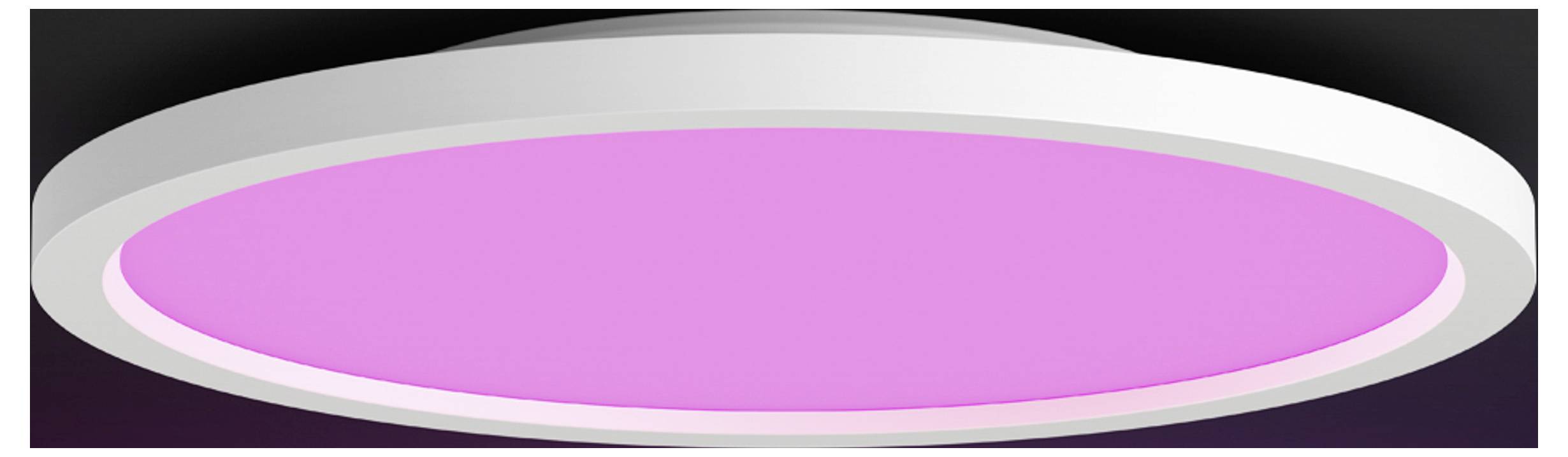 En cirkulær LED-loftlampe med et pink skær, omgivet af en hvid ramme, monteret på en mørk lofteflade.