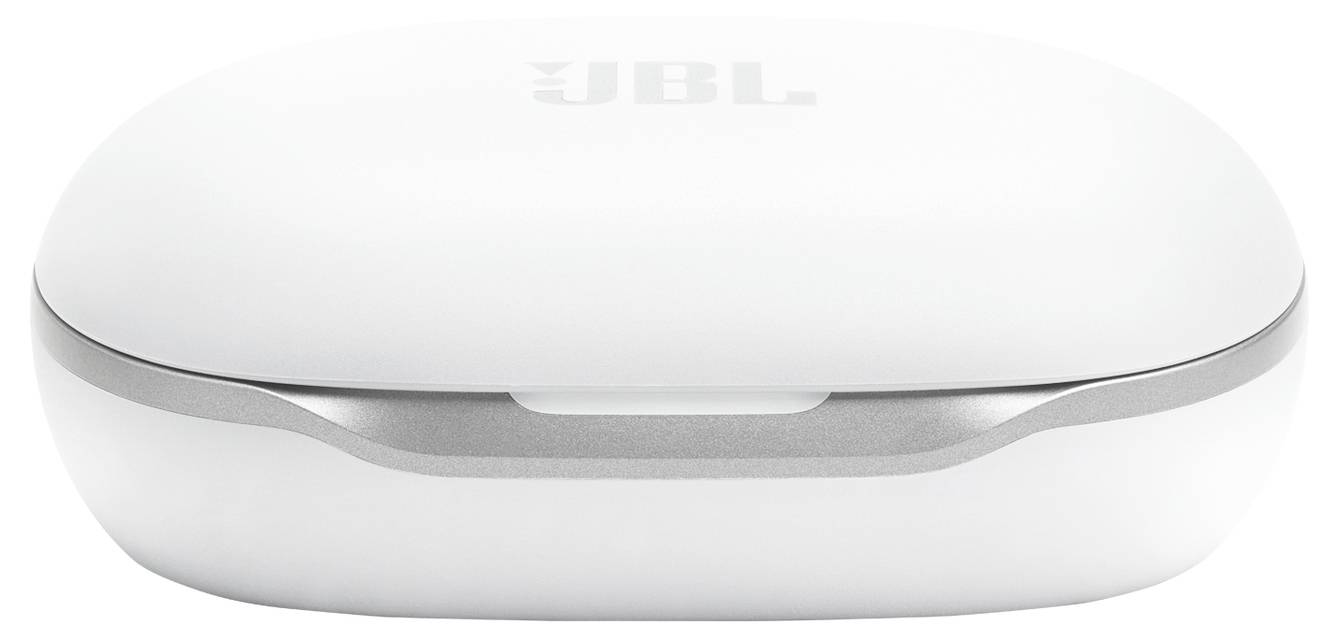 En hvid oval opladningsetui med 'JBL' logo på toppen, forsynet med et diskret sølvfarvet accent og et frontlåg, der kan åbnes.