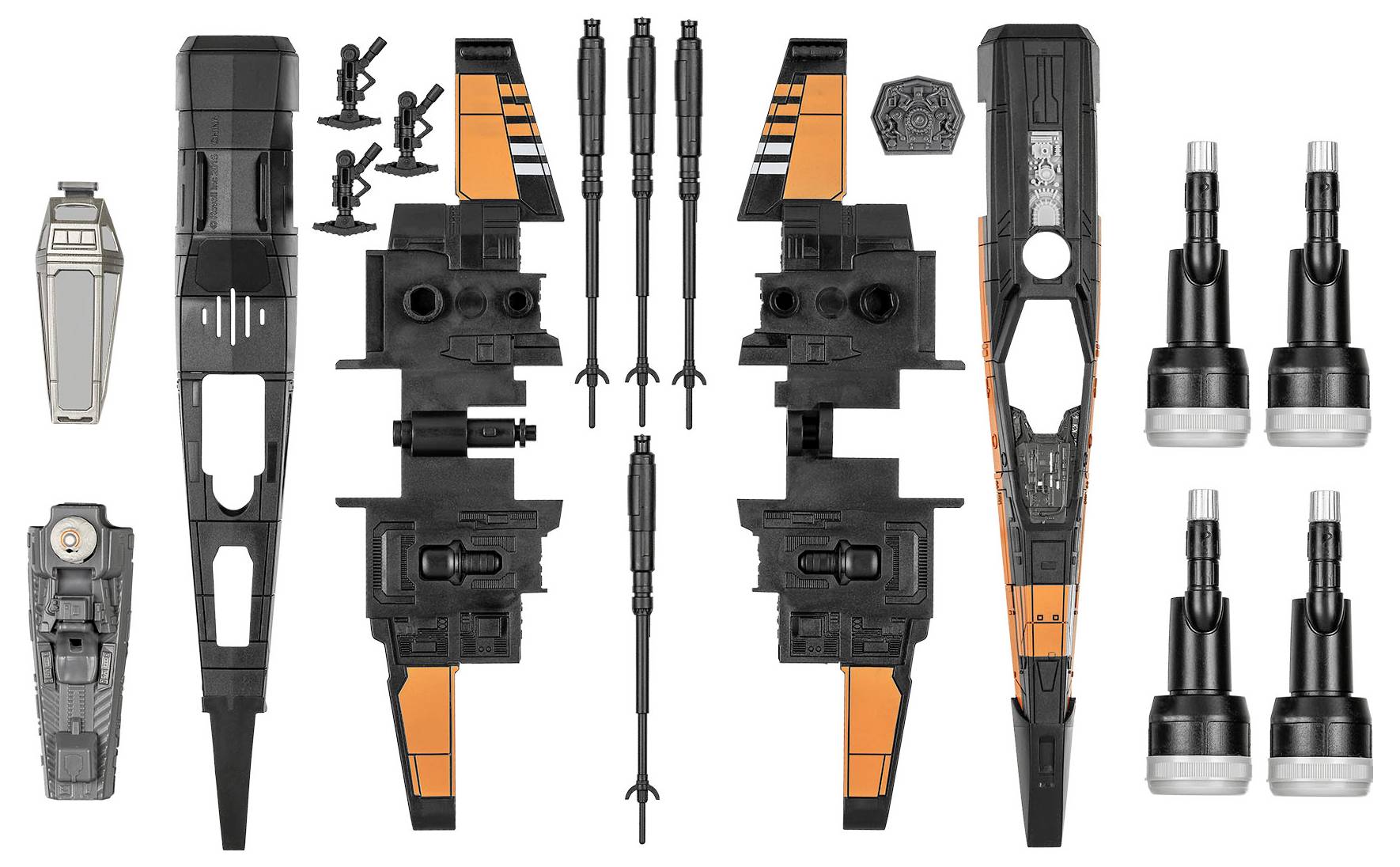 Komponenter til et rumskibsmodel-sæt lagt ud, med sorte og orange dele, motorer og små figurer klar til samling.