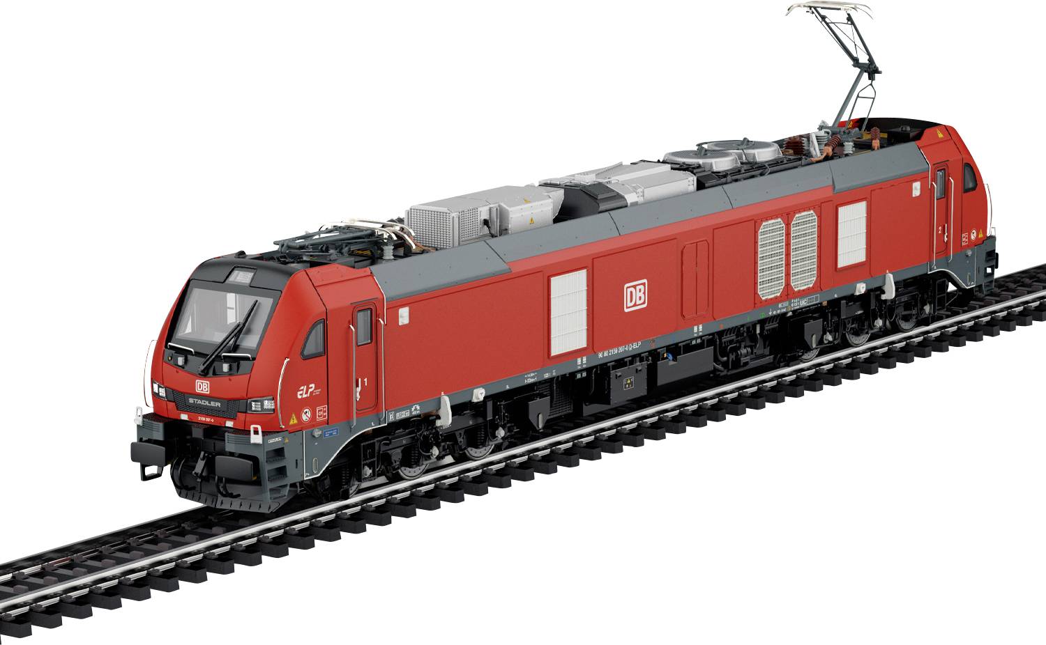 Et rødt, moderne elektrisk tog med DB-logo kører på skinner. Det har strømaftager øverst og flere kupéer.