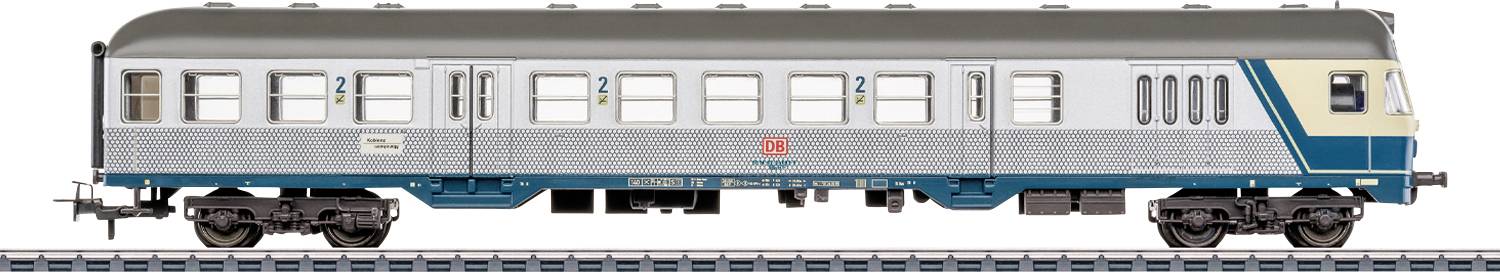 En detaljeret model af en vintage passagertogvogn med et blåt og gråt farveskema er vist på skinner, præget af flere vinduer og et klassisk design.