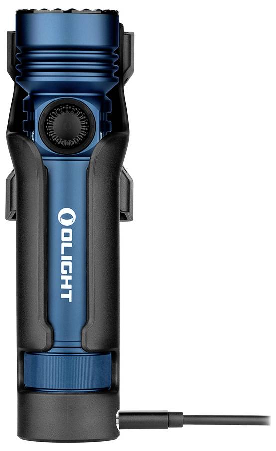 En blå og sort lommelygte med "Olight"-mærke, udstyret med et genopladeligt design og en sideknap, forbundet via et opladningskabel.