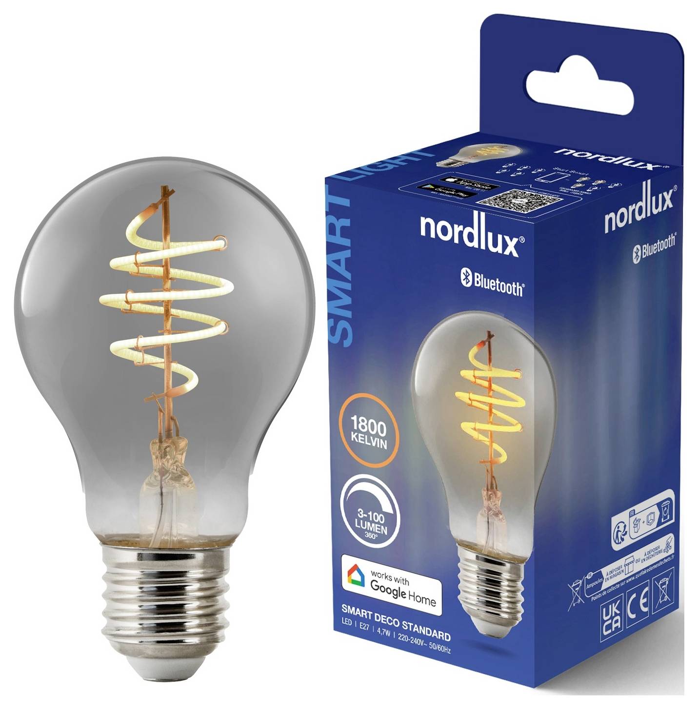 'En Nordlux smart LED-pære-boks ved siden af pæren. Pæren er kompatibel med Google Home og tilbyder en farvetemperatur på 1800 Kelvin.'