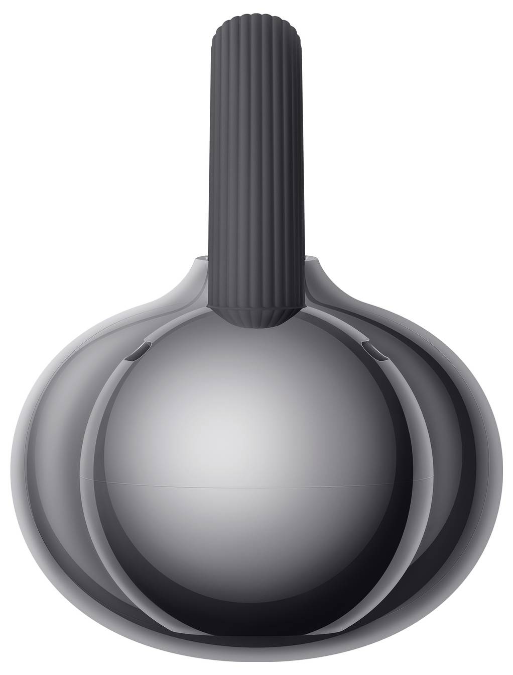 Et nærbillede af topvisningen af en metallisk, cylindrisk elektrisk kedel med et riflet håndtag og en glat, blank overflade.