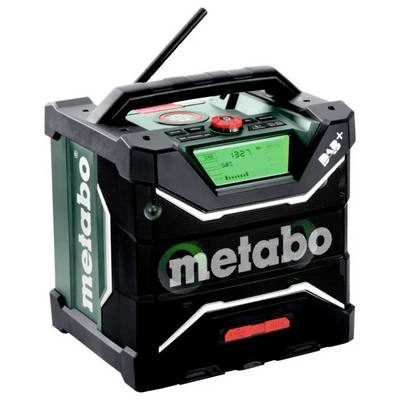 Bærbar Metabo jobsted-radio med antenne, digitalt display og bærehåndtag, vist på hvid baggrund.