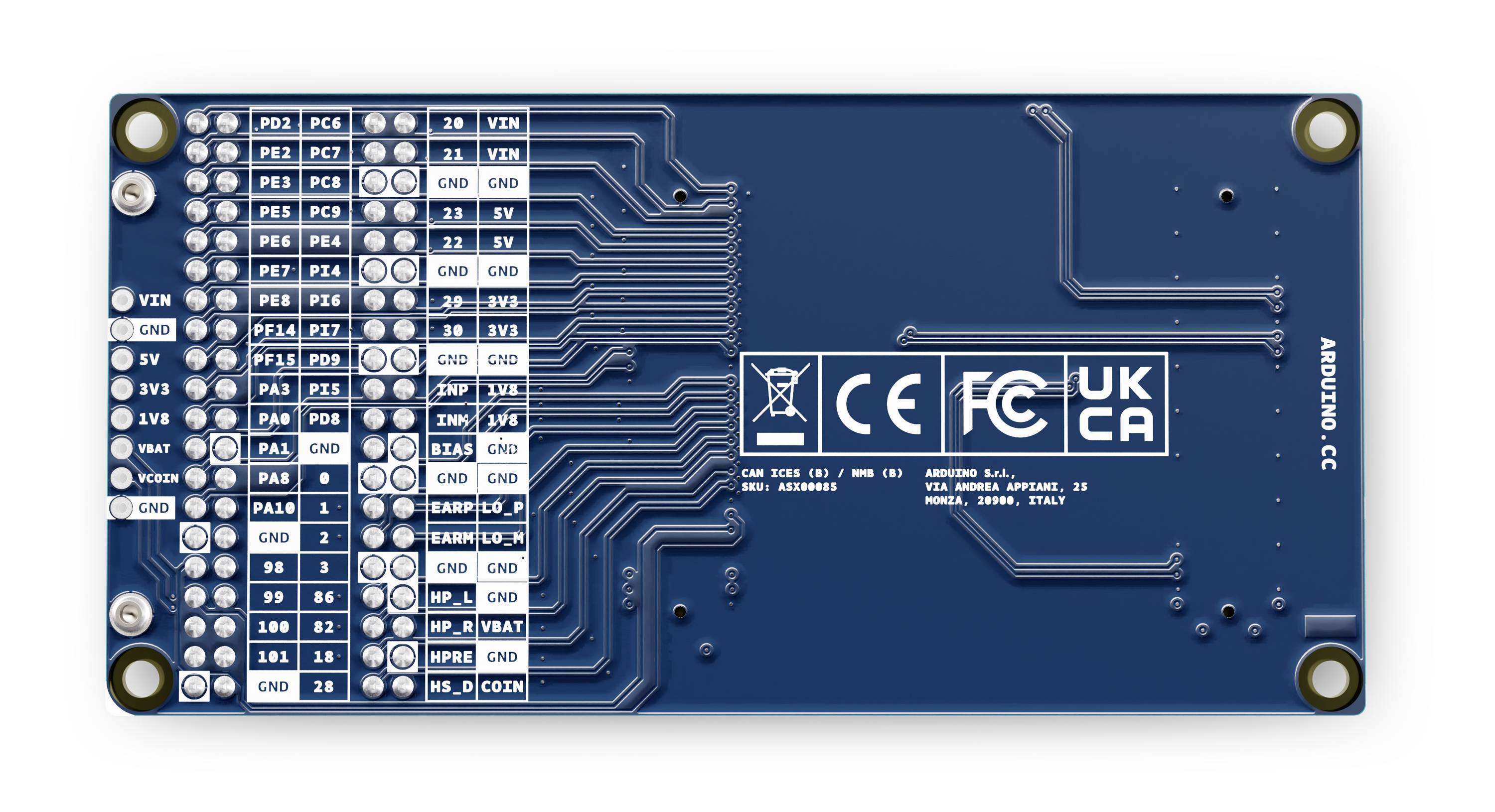 'Bagsiden af et blåt Arduino-kredsløbskort med forskellige mærkede ben og internationale certifikatmærker, herunder CE, FCC og UKCA.'