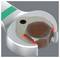 Nærbillede af en metalskruenøgle eller spændebøjle, der griber fat i en rustent sekskantmøtrik, med rødt glød, der fremhæver kontaktpunkterne.