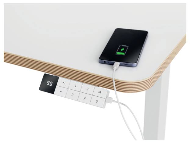 En smartphone, der oplades på et skrivebord ved siden af et lille kontrolpanel til bordplacement, der viser '90' og nummererede knapper.