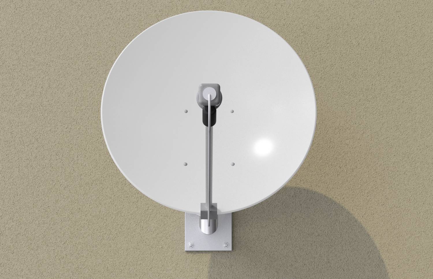 Hvid satellit parabolantenne monteret på en væg, set fra forsiden mod en beige baggrund.
