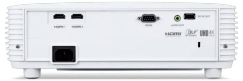 Bagside af en hvid 4K-projektor, der viser strøminput, dobbelte HDMI-porte, en USB-port, lydudgang og statusetikett.